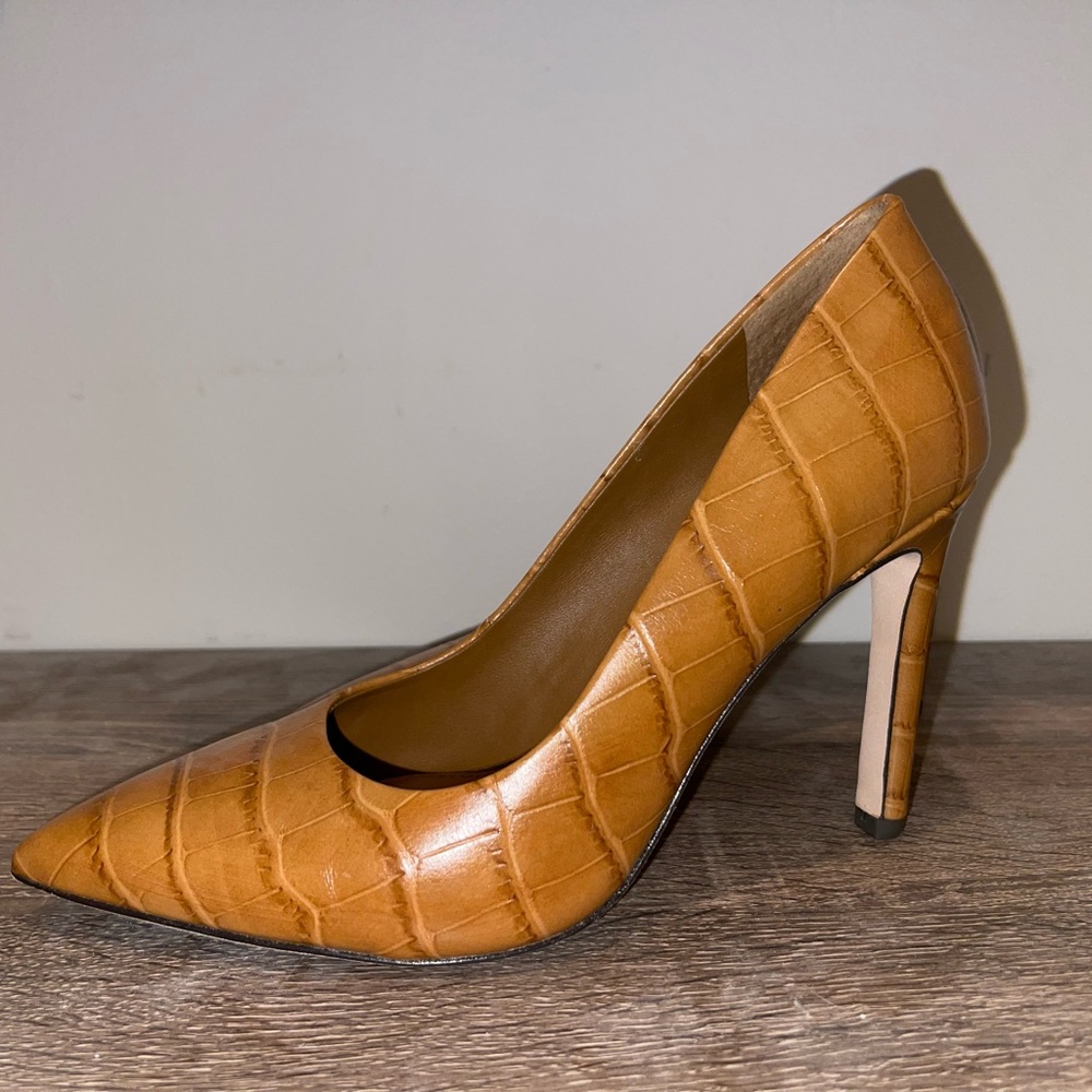 Donald Pliner Women Ruzana Pump